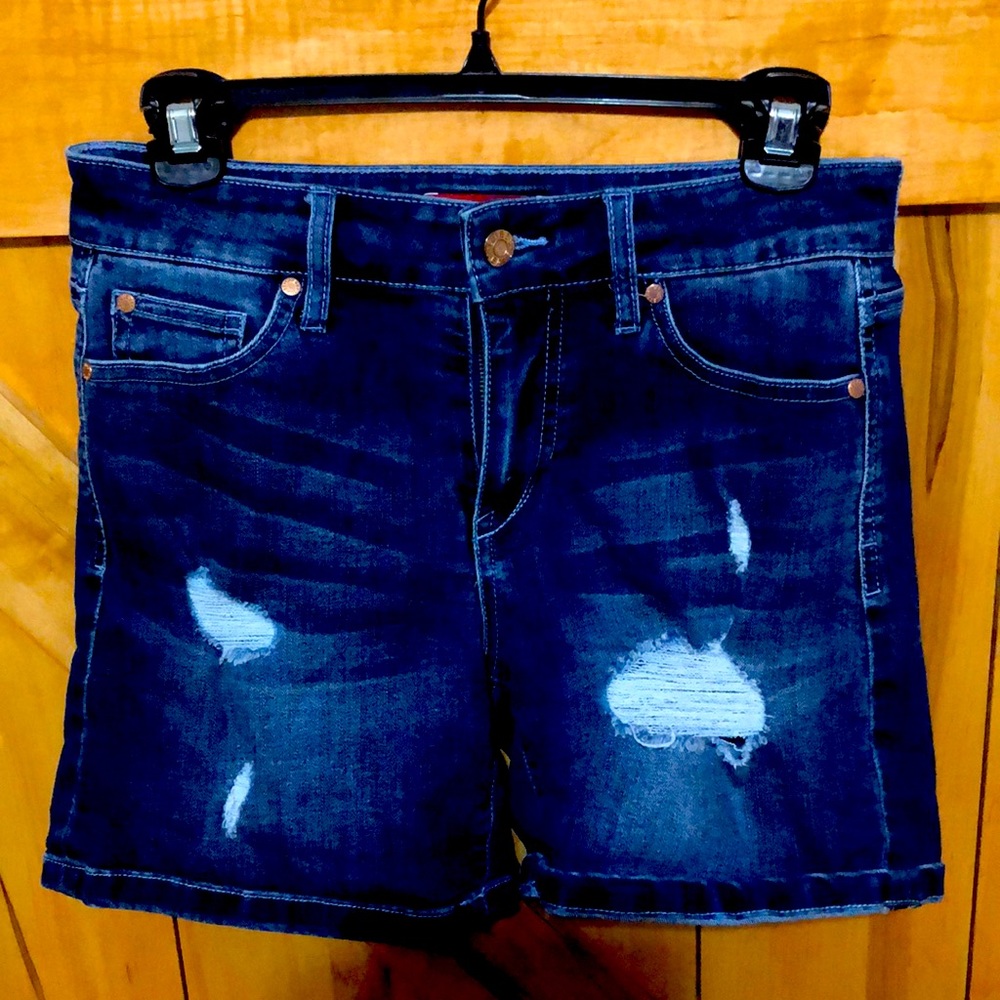 3/$15 Guess jean shorts size 26
